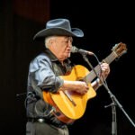 Eliades Ochoa _ Diana -34