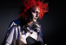 Un portal oscuro que también se baila